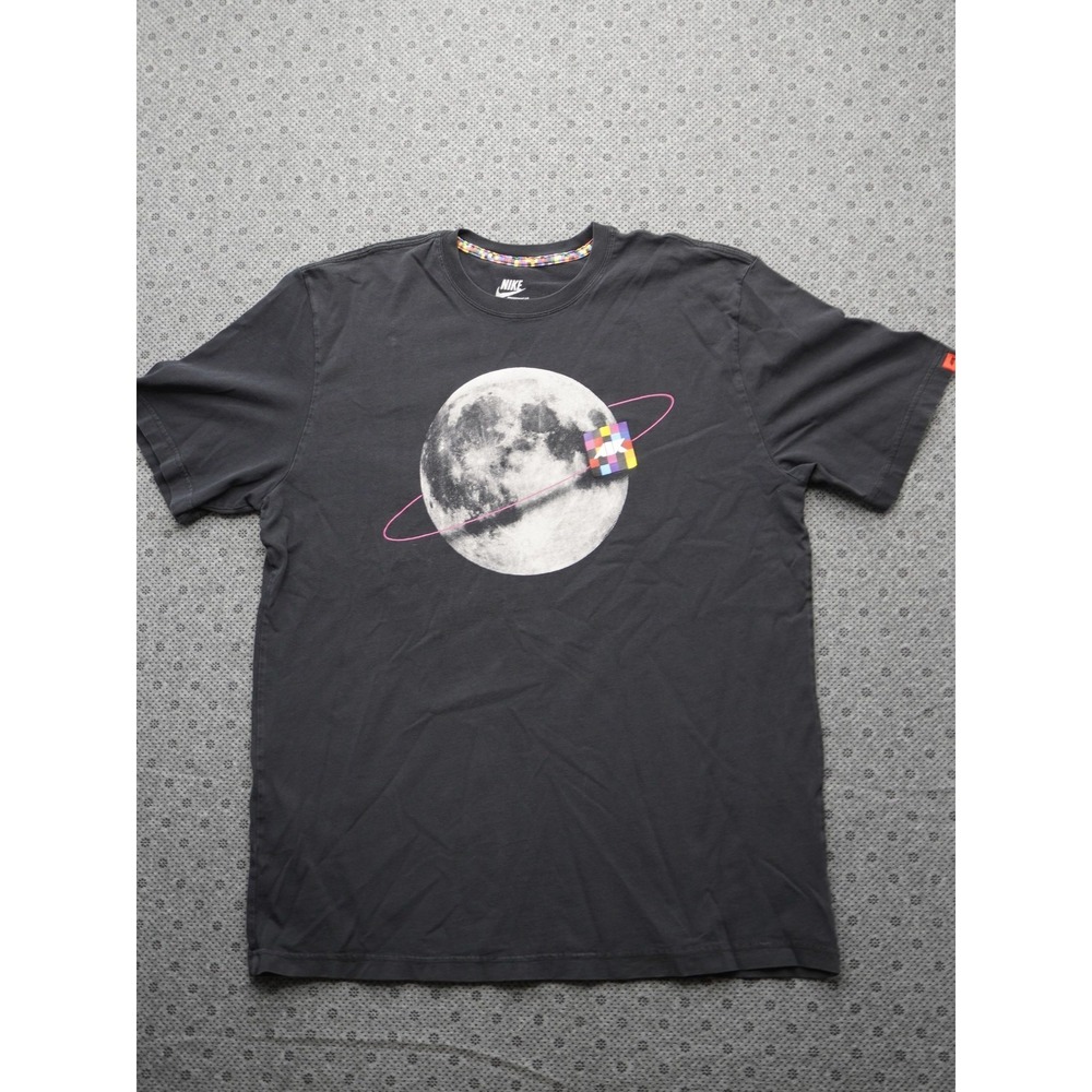 Nike Sportswear Moon Graphic T-Shirt Black Size XL Photo Print Planet Ring Tee